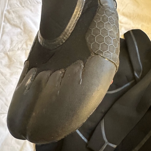 DAKINE CYCLONE ZIP FREE FULL WETSUIT
3/2MM-M & CYCLONE SPLIT TOE BOOT 3/2MM-11 - Picture 14 of 14